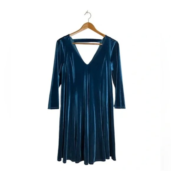 Torrid Blue Velvet Mini Fluted Long Sleeve Dress - Picture 3 of 7